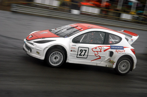 Den lynhurtige Peugeot 207, Morten Jespersen bruger i EM-løbene i rallycross, kan man også opleve ved Tvilum-Scanbirk Rally Show.